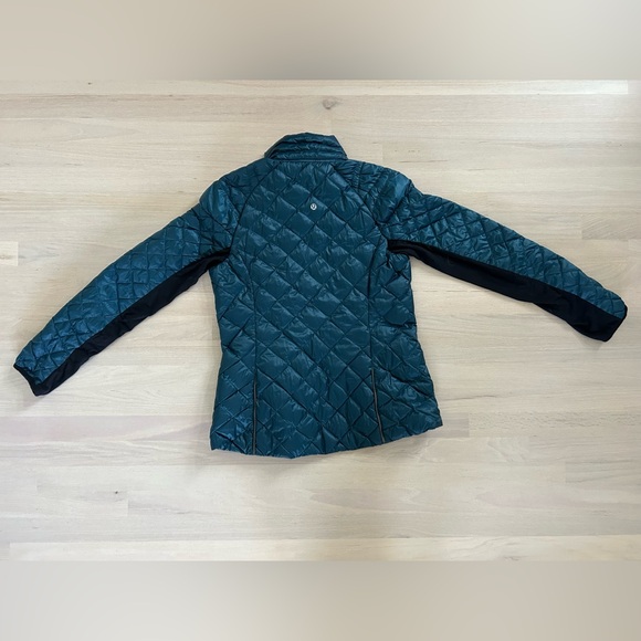 Lululemon run turn around jacket- Alberta Lake Blue/Black reversible 6 - Picture 2 of 7